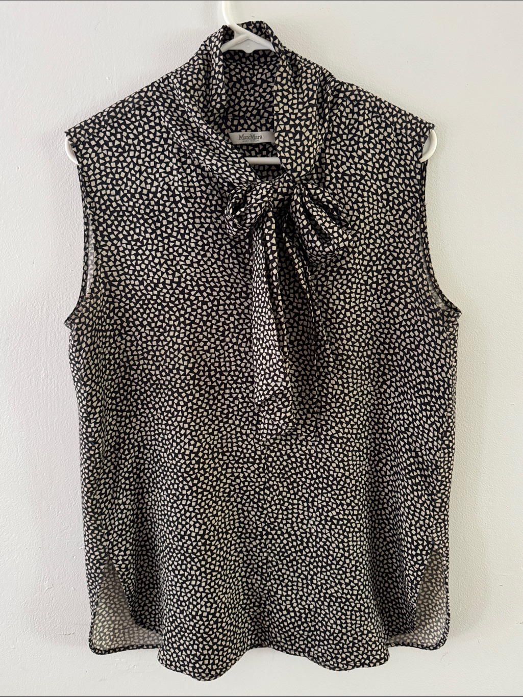 Maxmara Black And White Silk Sleeveless Bow-Neck Blouse Sz L